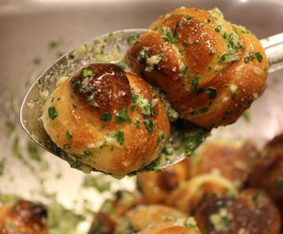 PRIME PIZZA'S GODLY GARLIC KNOTS :: AN EASY STEP-BY-STEP RECIPE