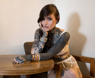 MEETING MONAMI FROST.